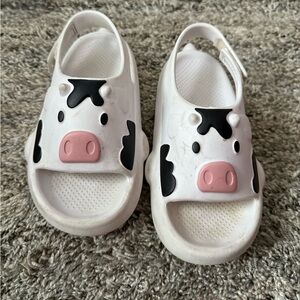 Kids Cow Design Sandals - White and Pink